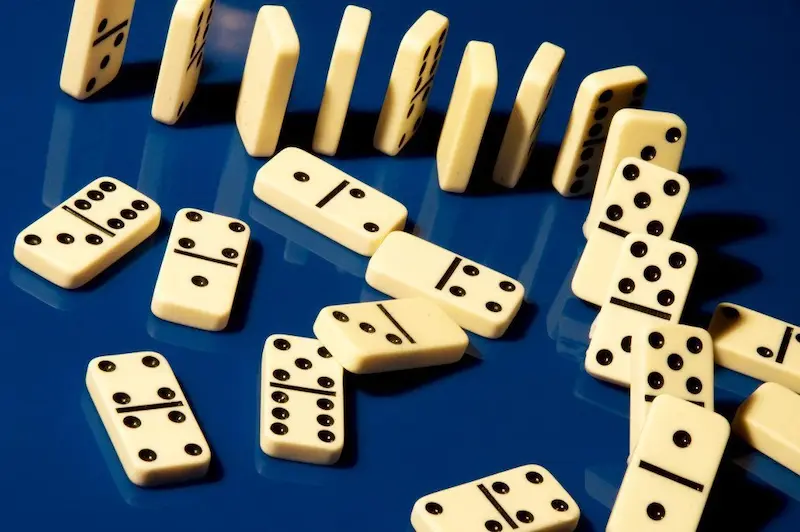 Khái niệm cờ domino